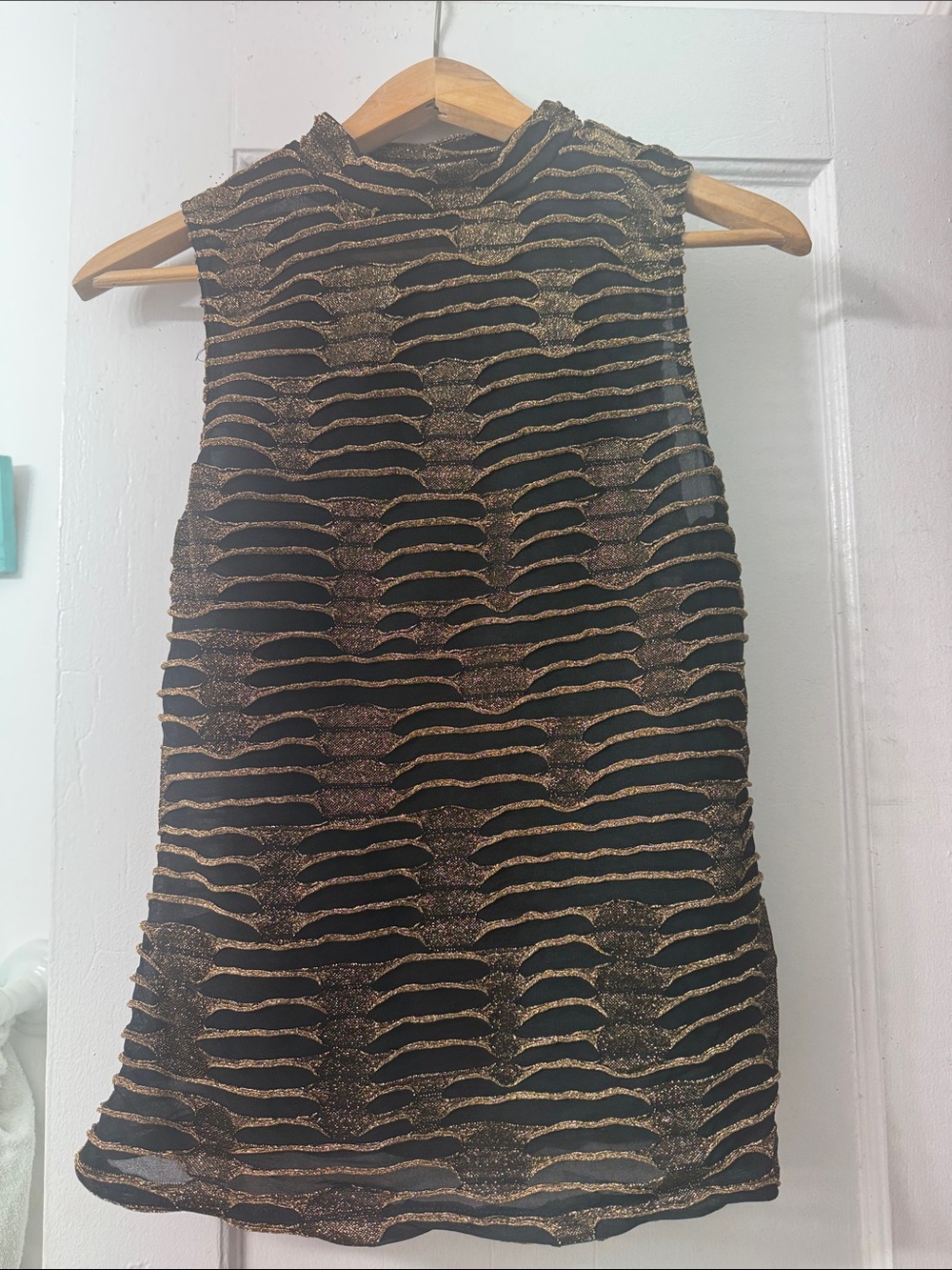 NWOT Sleeveless Metallic Black & Gold Mock Neck Top with Matching Leggings